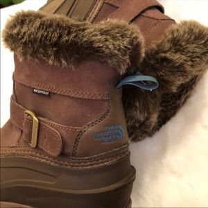 THE NORTH FACE Chilkat III BOOTS size 6 NWOT